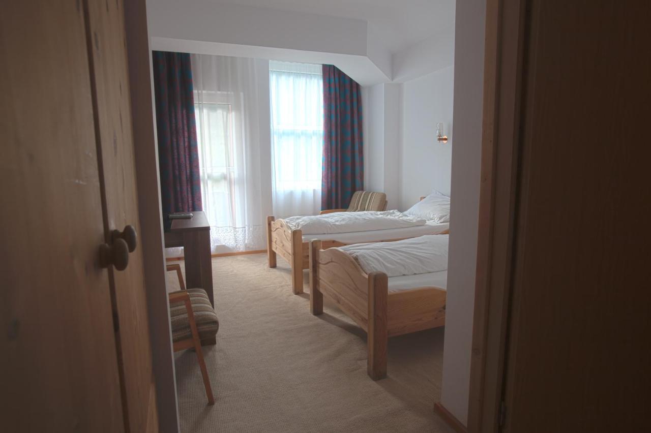 Time-Out - Valea Oltului Hotel Balota  Eksteriør billede